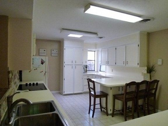 4th image of 102 Taos Dr