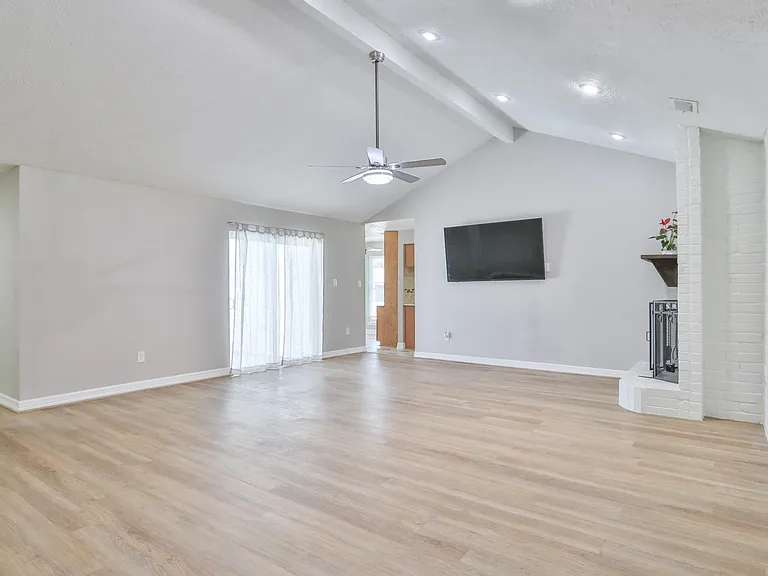 509 Belmont Dr — Photo 9