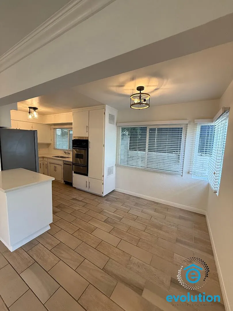 1111 Adella Ave - Unit B — Photo 2