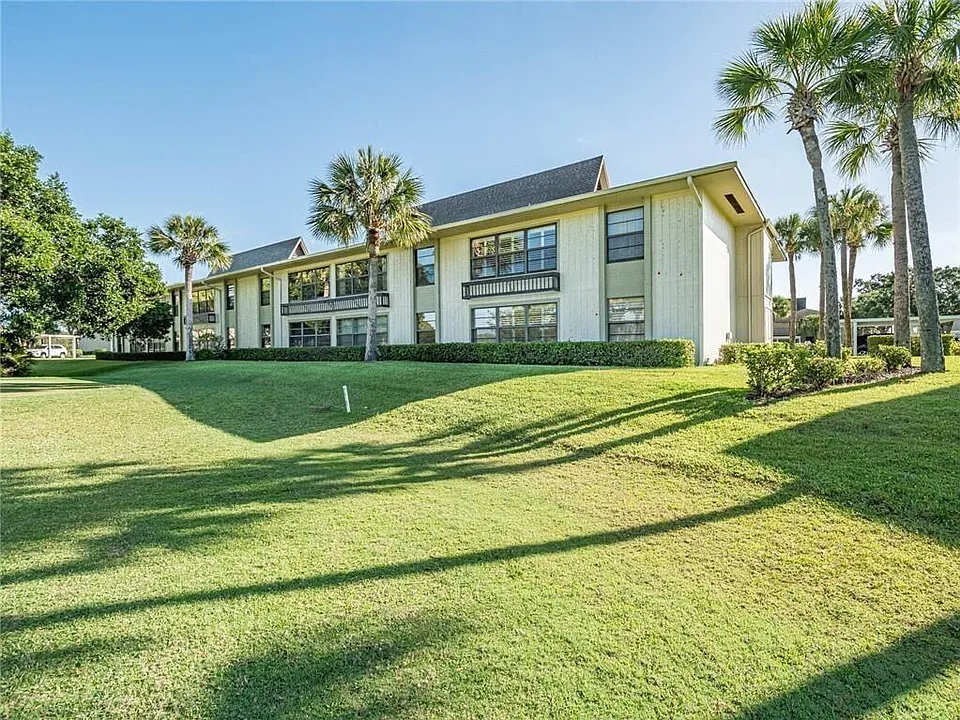 32 Plantation Dr #103