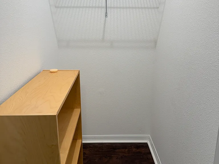 524 Blue Water Ct — Photo 2