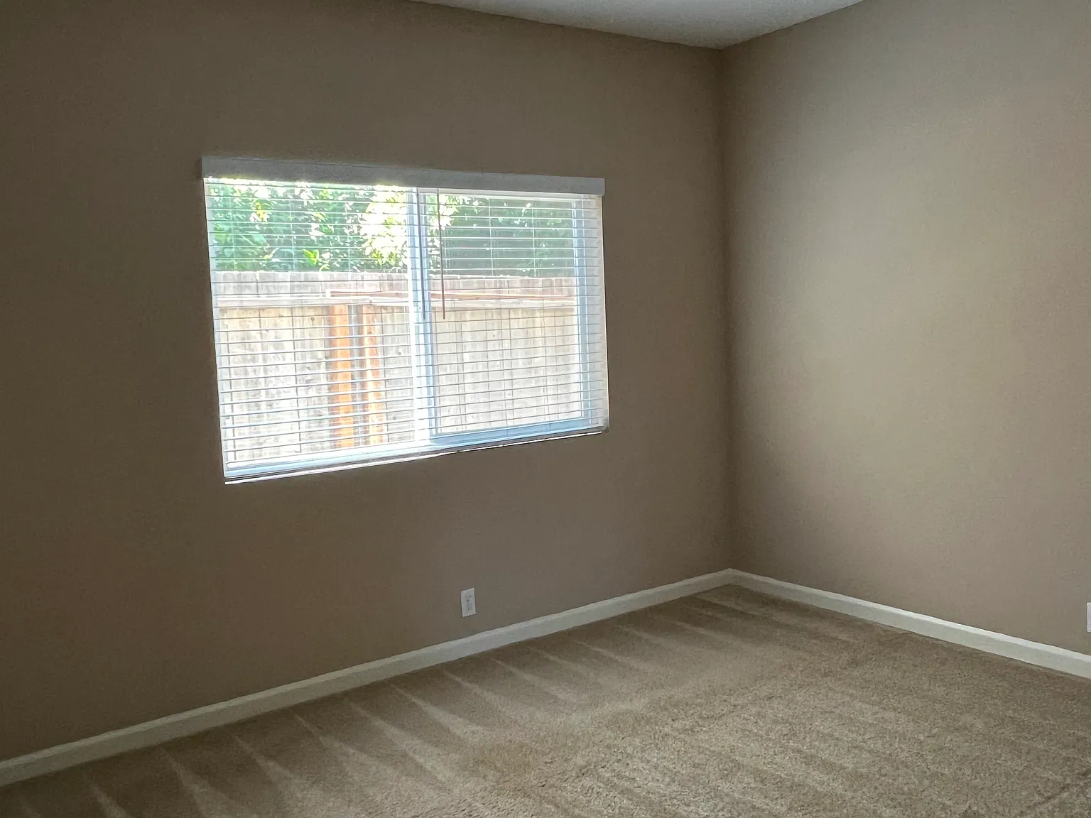 2 bed, 950 sqft, $3,300 — Photo 4