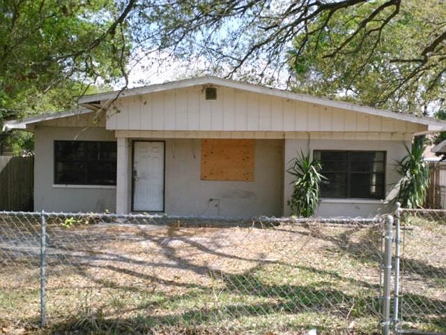 1st image of 6807 N Clearview Ave