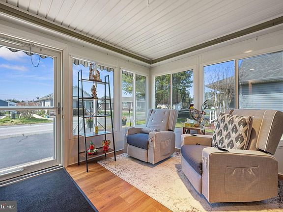 3rd image of 103 Barefoot Ln