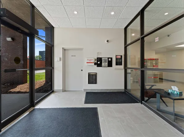 Place Tecumseh Apartments