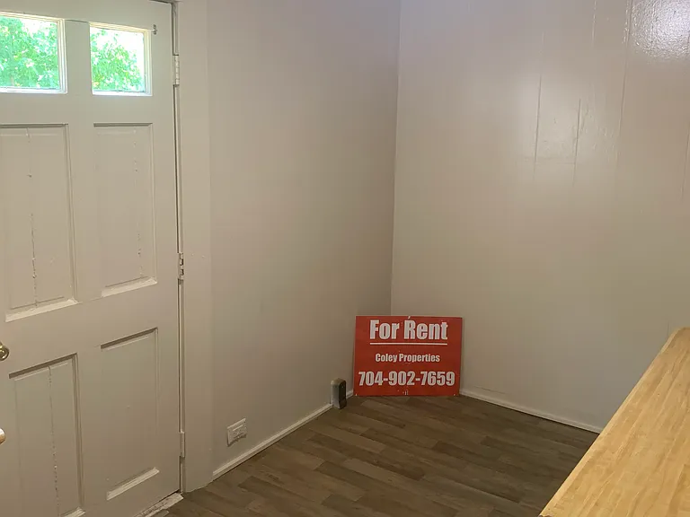 1203 Alexander St — Photo 22