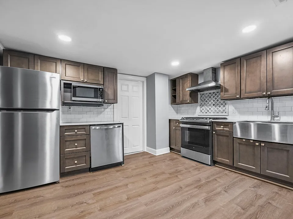 206 Ann St #1