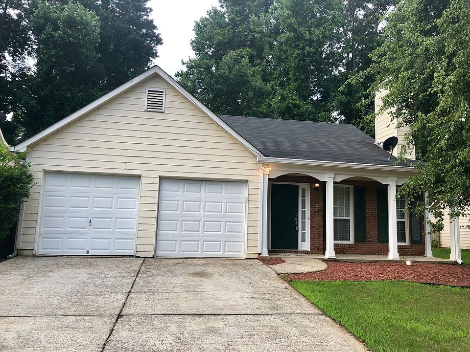 Front view of the house, offering two car garage and front porch