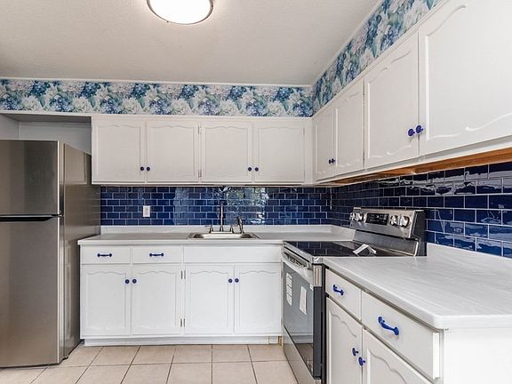 3rd image of 144 West St APT 2