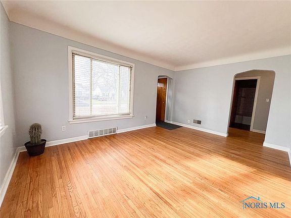 3rd image of 4922 Harvest Ln