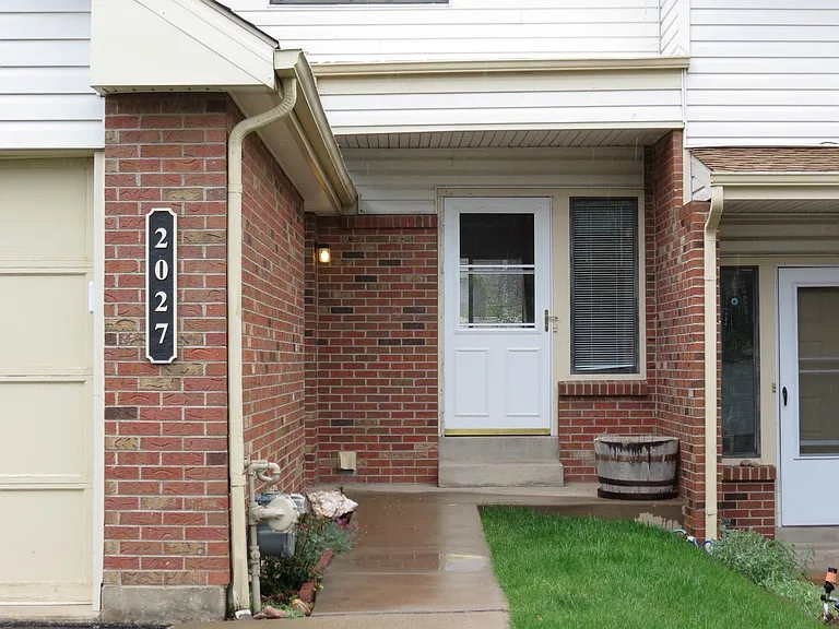 2027 Gyros Cir — Photo 2