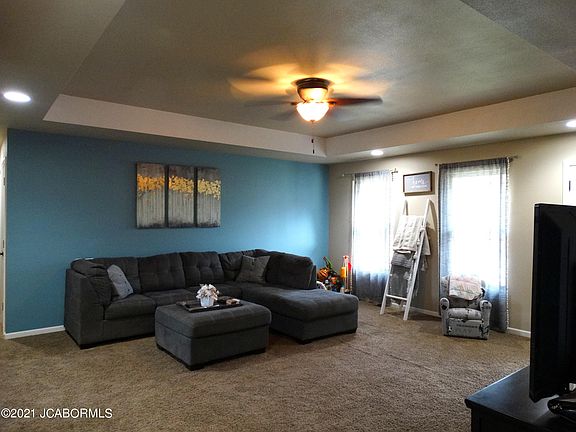 2nd image of 4062 Newcastle Ln
