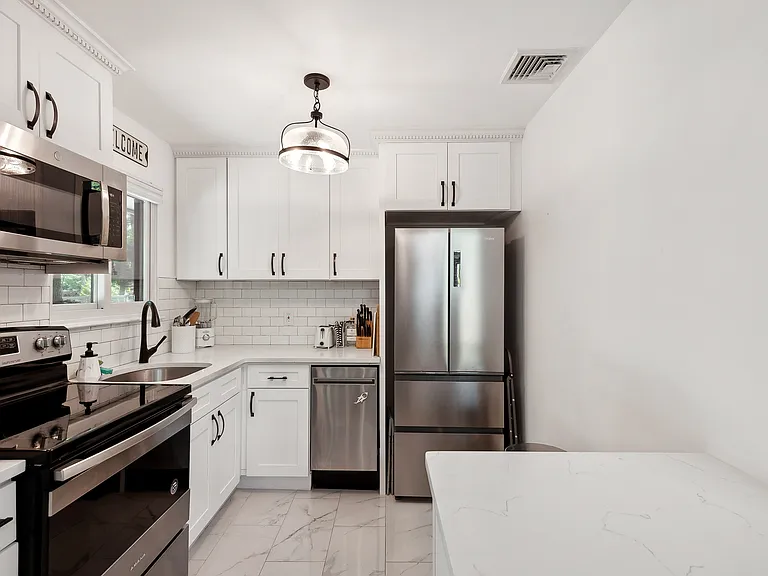 230 Norfolk Dr — Photo 9
