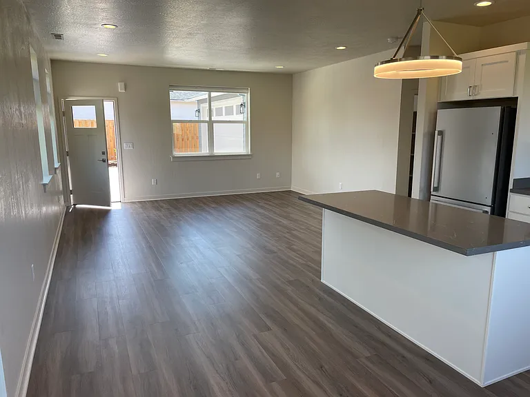 3319 Kingsbury Dr — Photo 4