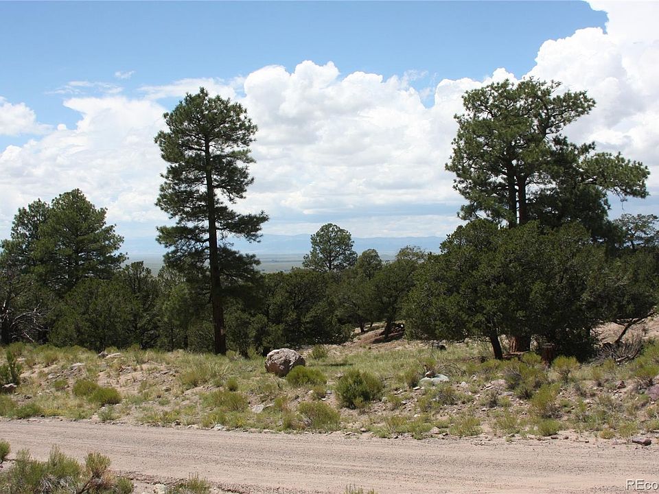2nd image of 1876 Lone Pine Way