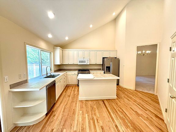 5th image of 3307 157th Pl SE