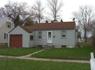 405 E 9th St, Morris, MN 56267