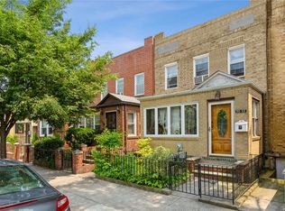 3033 37th St, Astoria, NY 11103