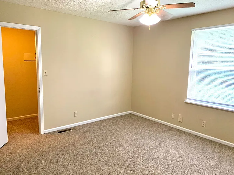 1209 Stateline Rd — Photo 10