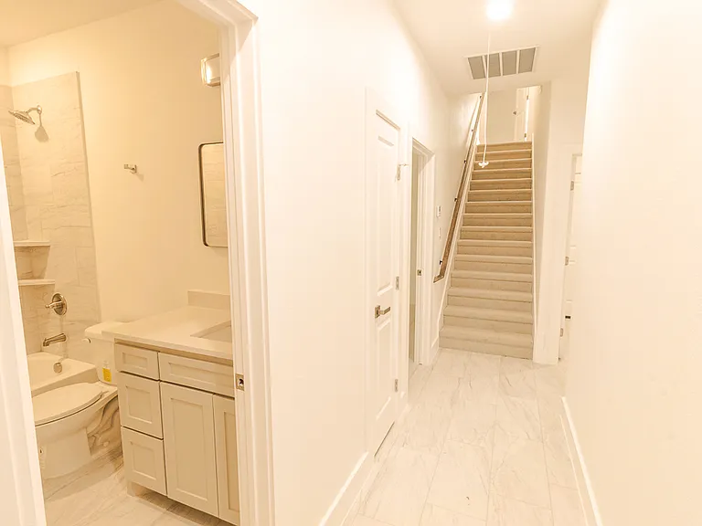 536 Highview Ct — Photo 12