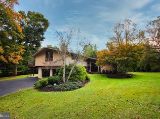 8 Forest Lake Dr, Media, PA 19063