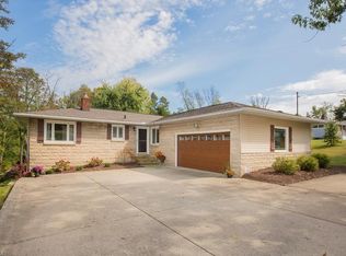 1575 Skyland Dr, Hinckley, OH 44233