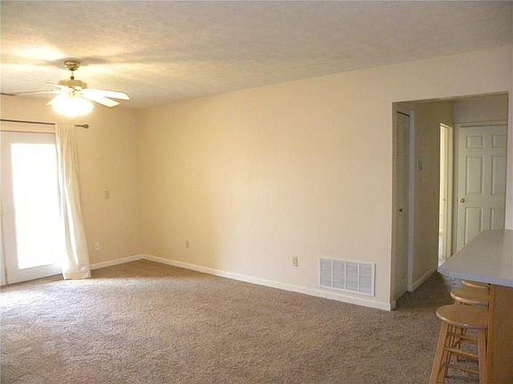 4th image of 250 Locust Ln