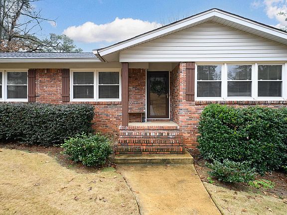 3rd image of 2621 Southview Cir