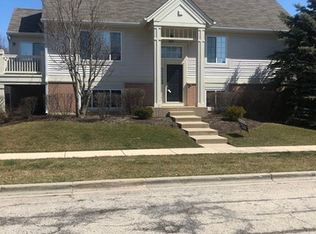901 Pheasant Trl, Saint Charles, IL