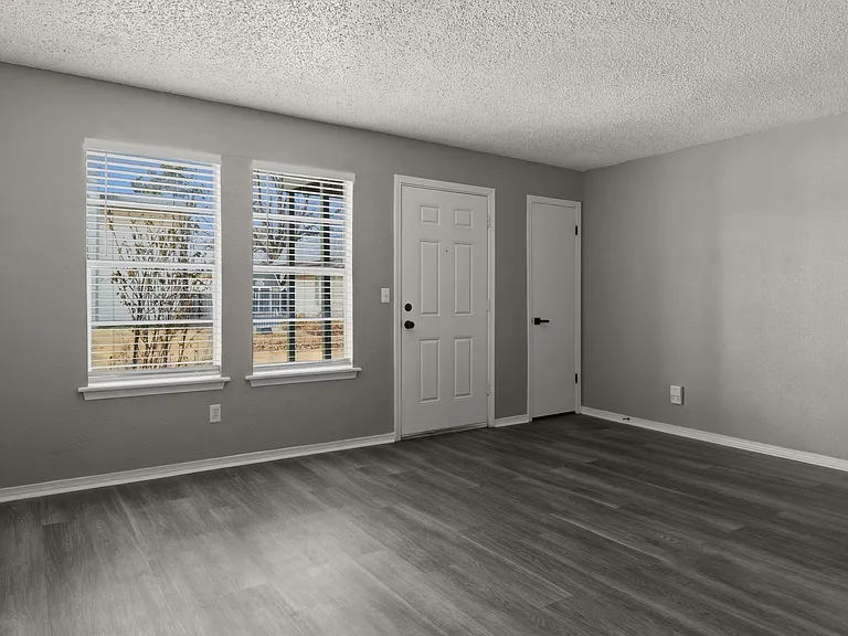 Timberwood Apartments — Photo 8