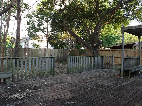 5th image of 11113 30th Ave N