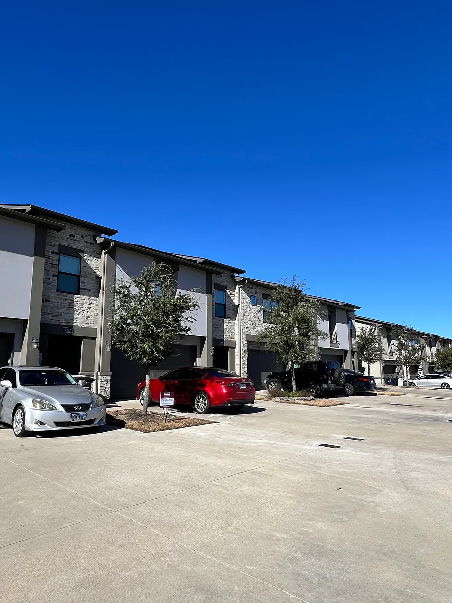 Building Photo - 2817 Papa Bear Dr