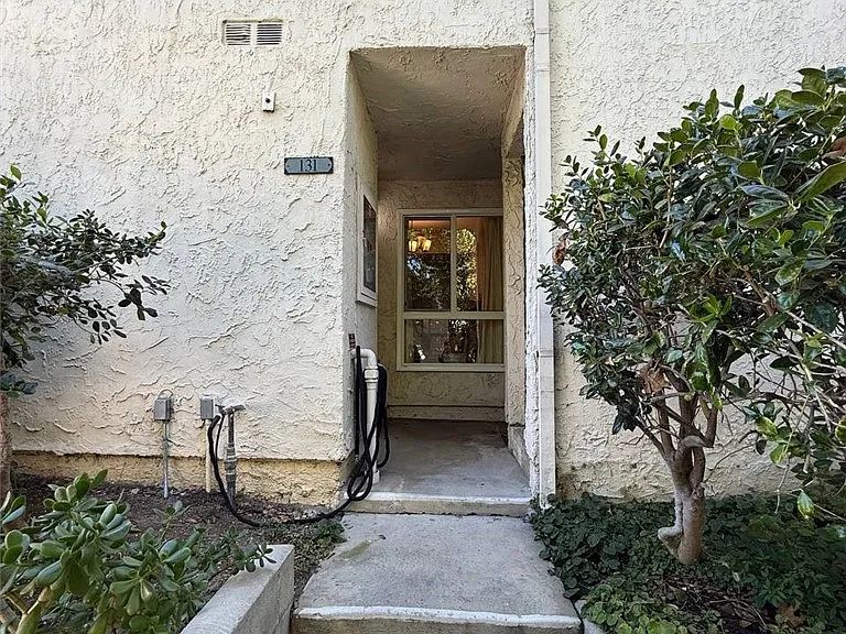 18411 Hatteras St — Photo 3