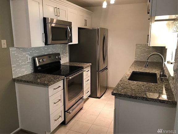 5th image of 14200 NE 171st St Unit F201