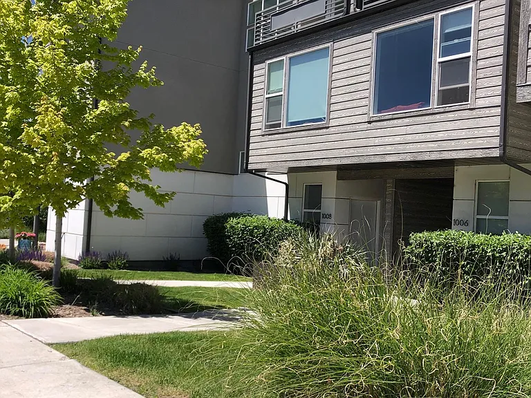 1008 W Rooftop Dr — Photo 2