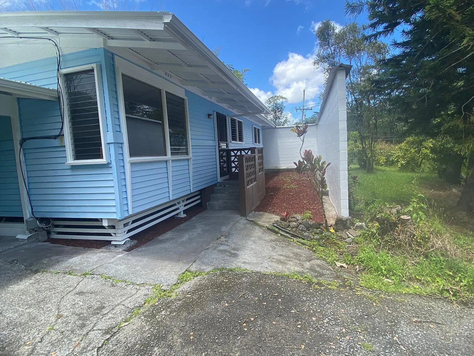 3 bed, 1.5 bath, 1448 sqft, $2,200 — Photo 2
