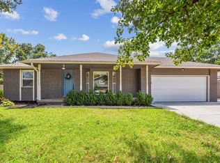 332 N Willow Dr, Derby, KS 67037