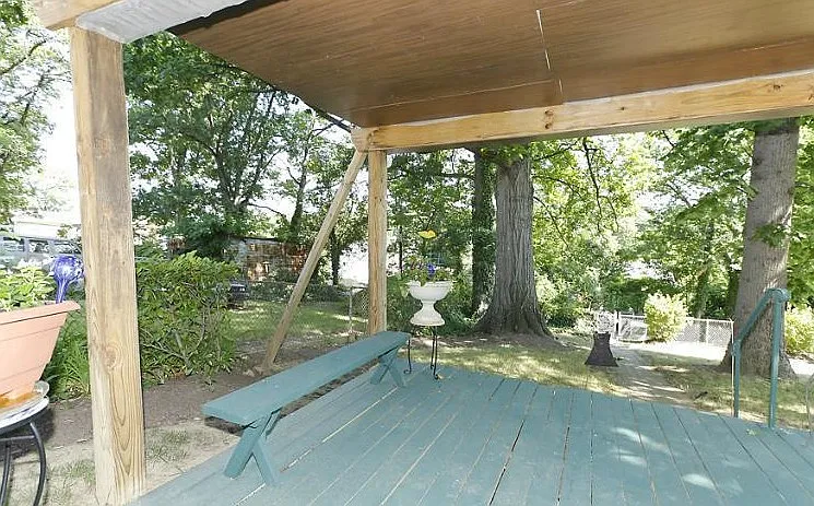 1318 Irving St NE — Photo 2