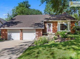 9024 Greenway Ln, Lenexa, KS 66215