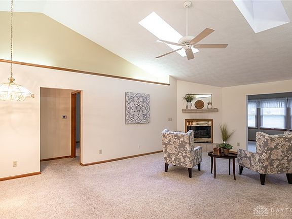 4th image of 466 Springside Dr