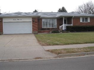 1636 Fairway Dr, Clinton, IA 52732