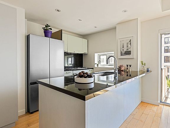 3rd image of 560 Carroll St APT 5B