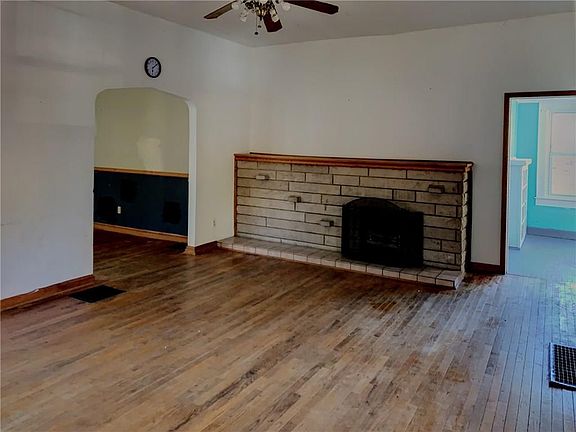 2nd image of 209 W Mechanic St