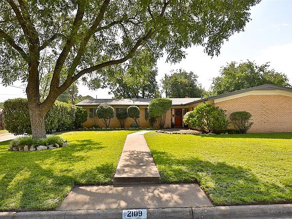 2nd image of 2109 Ivanhoe Ln