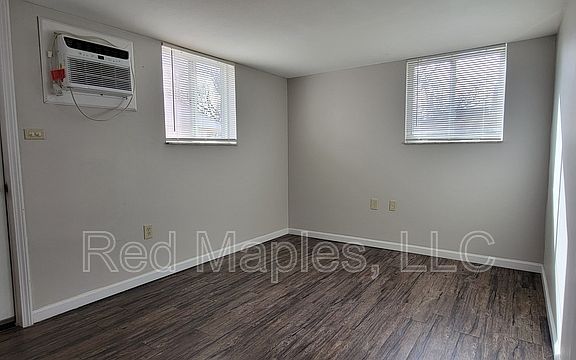 3rd image of 3222C Airway Ave
