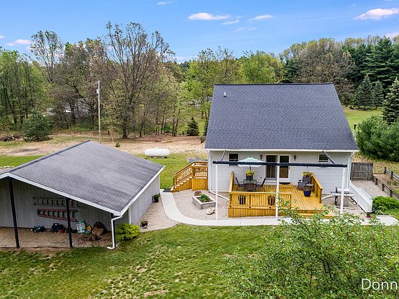 4th image of 9674 Courtland Dr NE