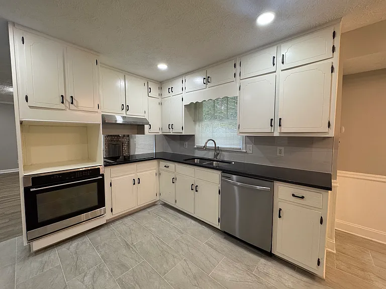 2018 Hewatt Rd — Photo 3
