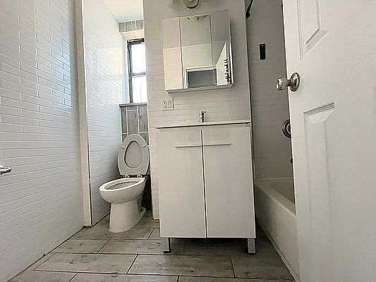 5th image of 3502 Kings Hwy APT C15