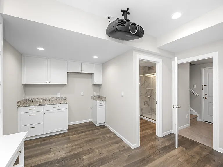2794 Ashcombe Dr — Photo 33