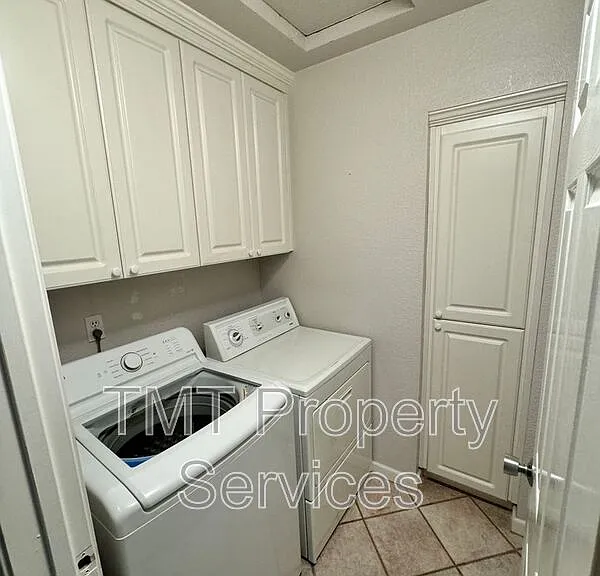 204 Sapphire Ct — Photo 10